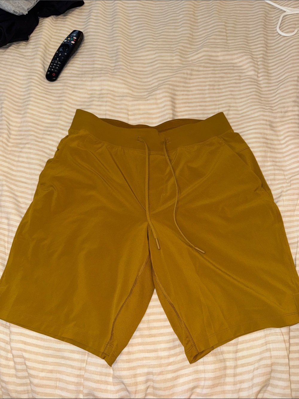NEVER WORN- lululemon athletica Men's Drawstring Athletic Shorts - Mustard